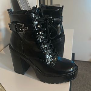 Size 6 black boots in great shape from a smoke and pet free home